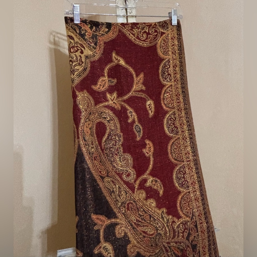 Elegant Paisley Burgundy & Gold  Shawl/Wrap/Scarf  with Fringe - Picture 2 of 7